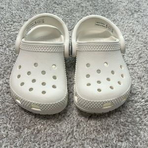 Toddler white crocs size 4. In really good condition only worn a few times.